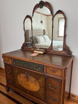 Queen/full Antique bedroom set