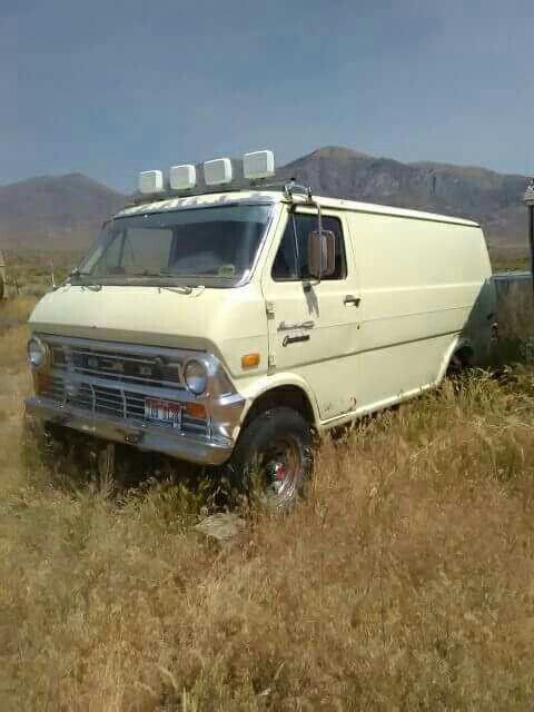 1974 E-300 Ford econoline quadravan 4x4