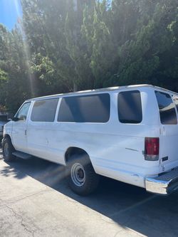 FORD E350 XLT SUPER DUTY PASSENGER VAN