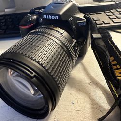 Nikon D5600 DSLR Camera with AF-S DX NIKKOR 18-140mm f/3.5-5.6G ED VR Lens