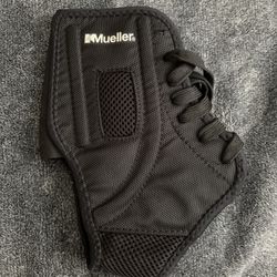 Mueller Ankle Brace Size Medium