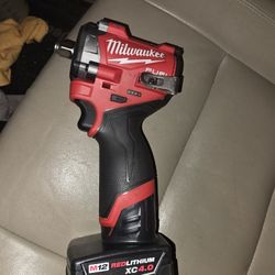 MILWAUKEE FUEL BRUSHLESS 1/2 IMPACT STUBBY WITH BATTERY 550LB TORQUE 