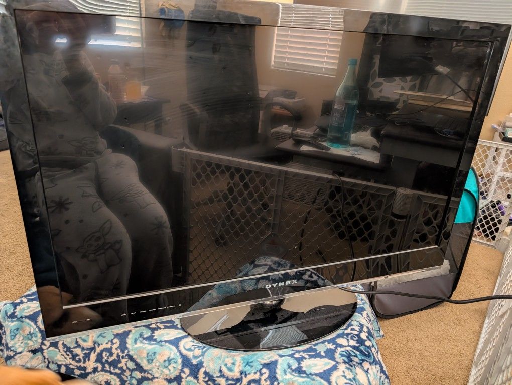 Dynex TV 42 Inches