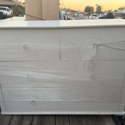 White 4 Door Drawer 