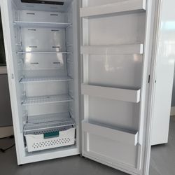 Hisense 21.2 cu. ft. Garage Ready Frost Free Convertible Upright Freezer in White