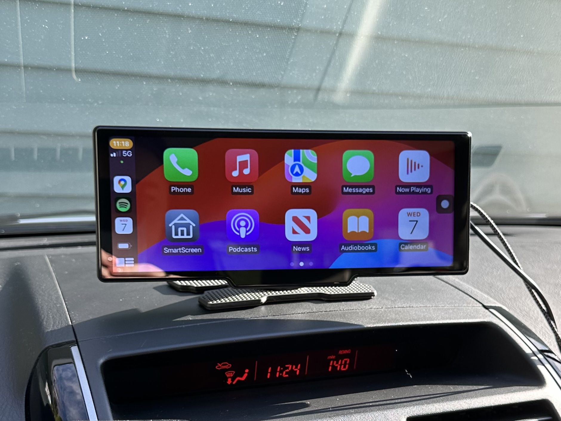 Wireless CarPlay / Android Auto Portable Screen w/ Dash Cam - Missing Base