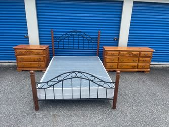 Queen Bedroom Furniture Set