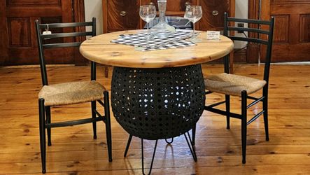 Cafe Table And Chairs