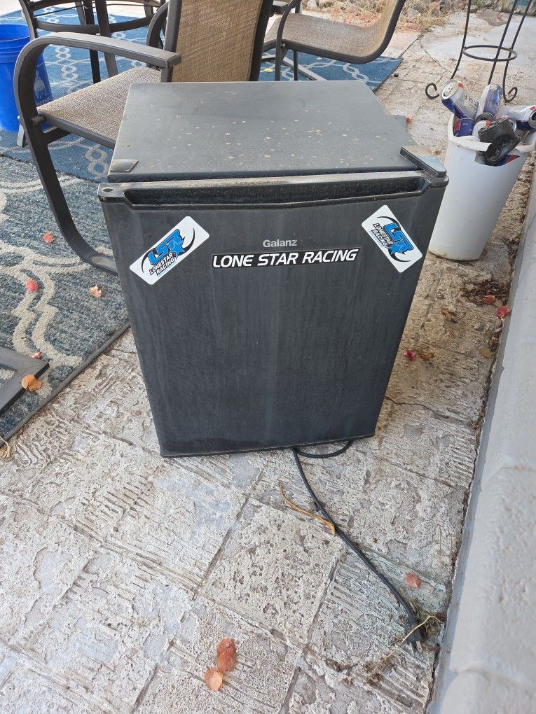 Mini Fridge 