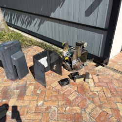 Electric gate stops halfway or won’t close? Same-day help for motor