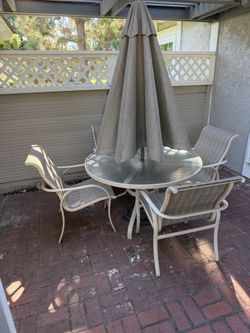 Outdoor Patio Dining Set – Table, 4 Chairs & Umbrella
