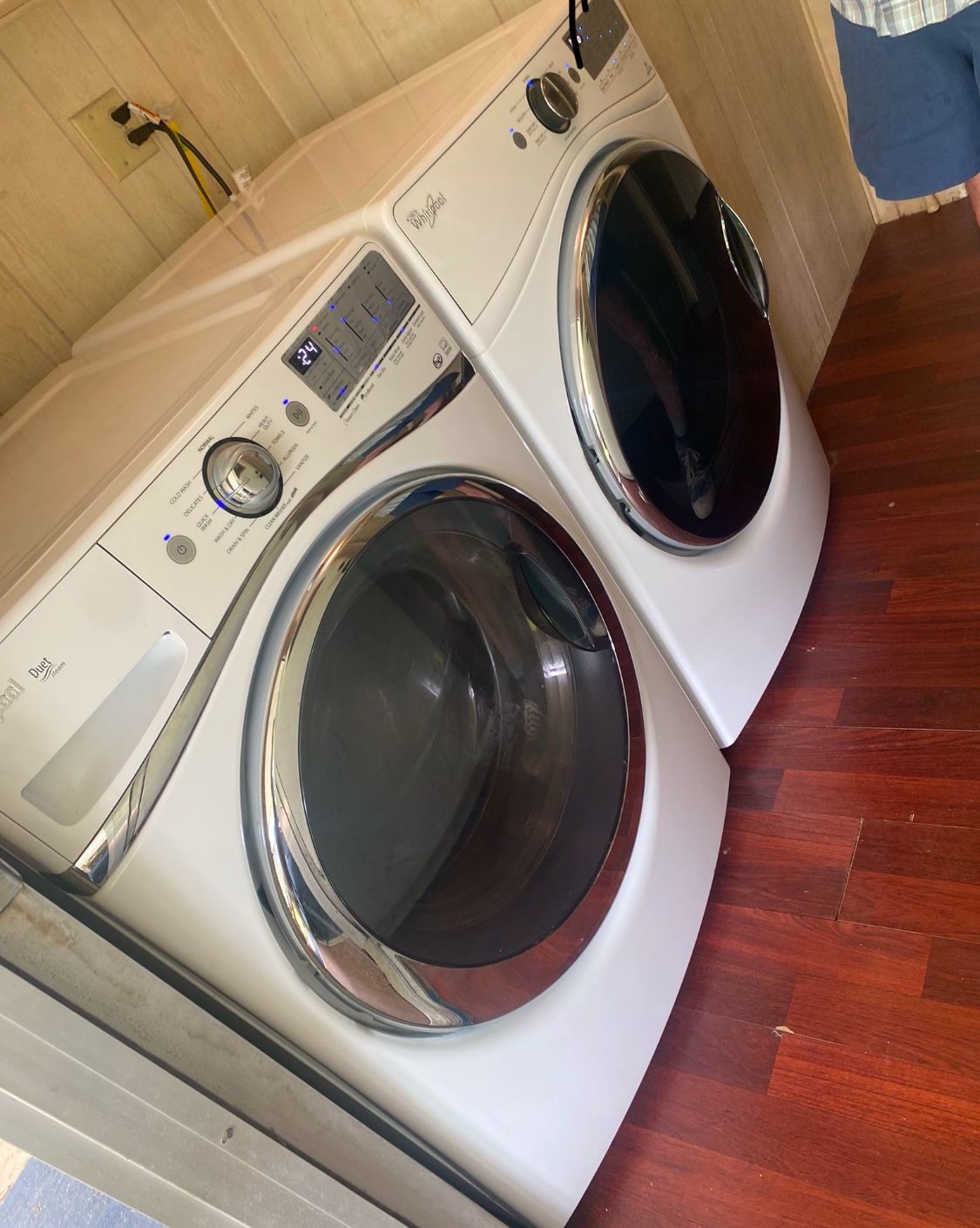Whirlpool Washer And Gas Dryer 