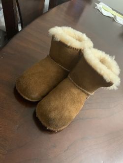 BABY UGGS!!!LIKE NEW