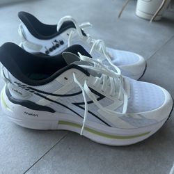 Diadora Cellula Women’s Sneaker size 9