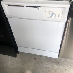 GE WHITE DISHWASHER 