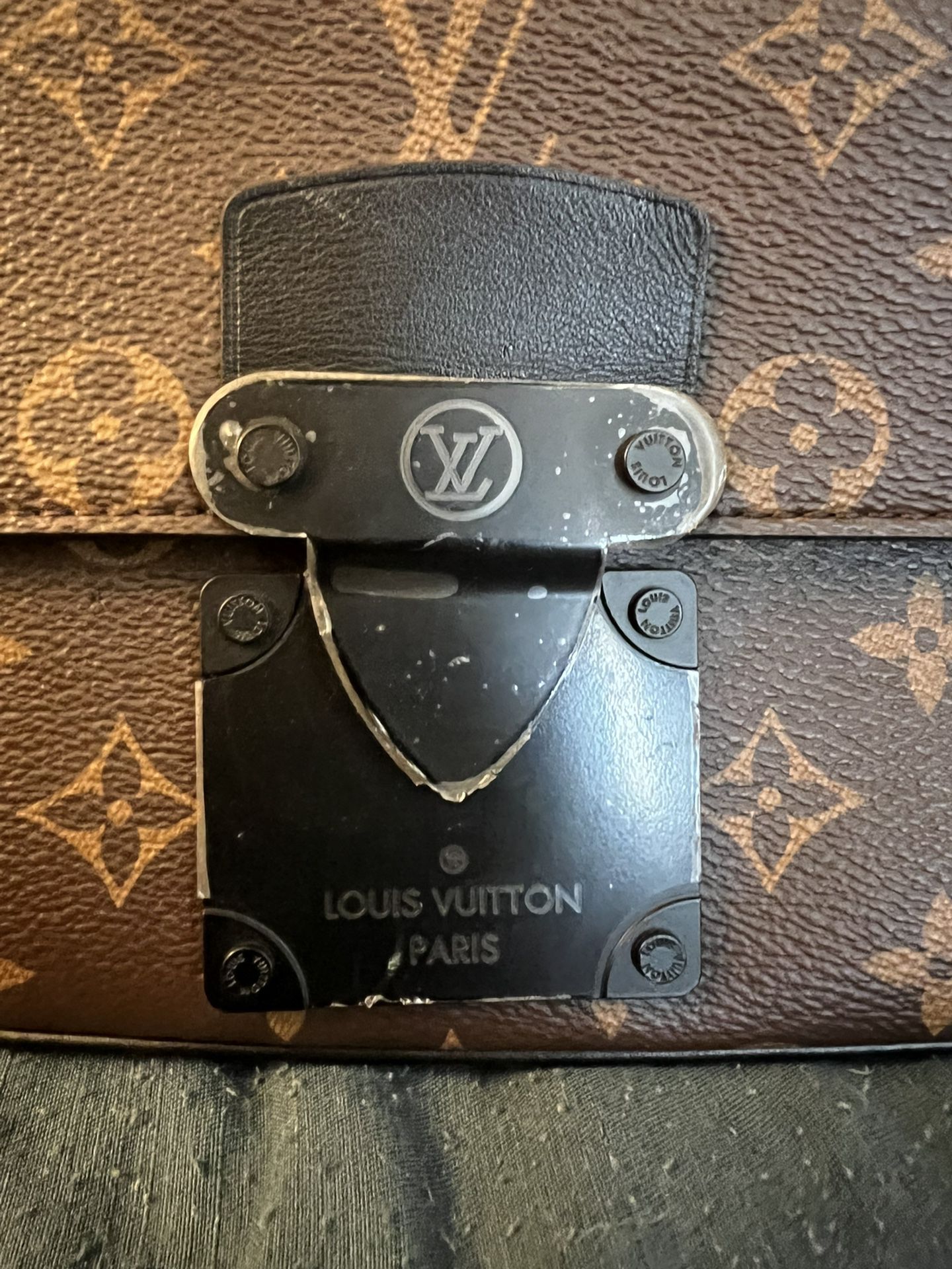 LOUIS VUITTON S LOCK SLING BAG for Sale in Irvine, CA - OfferUp