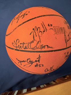 Lute Olson + multiple signatures bball