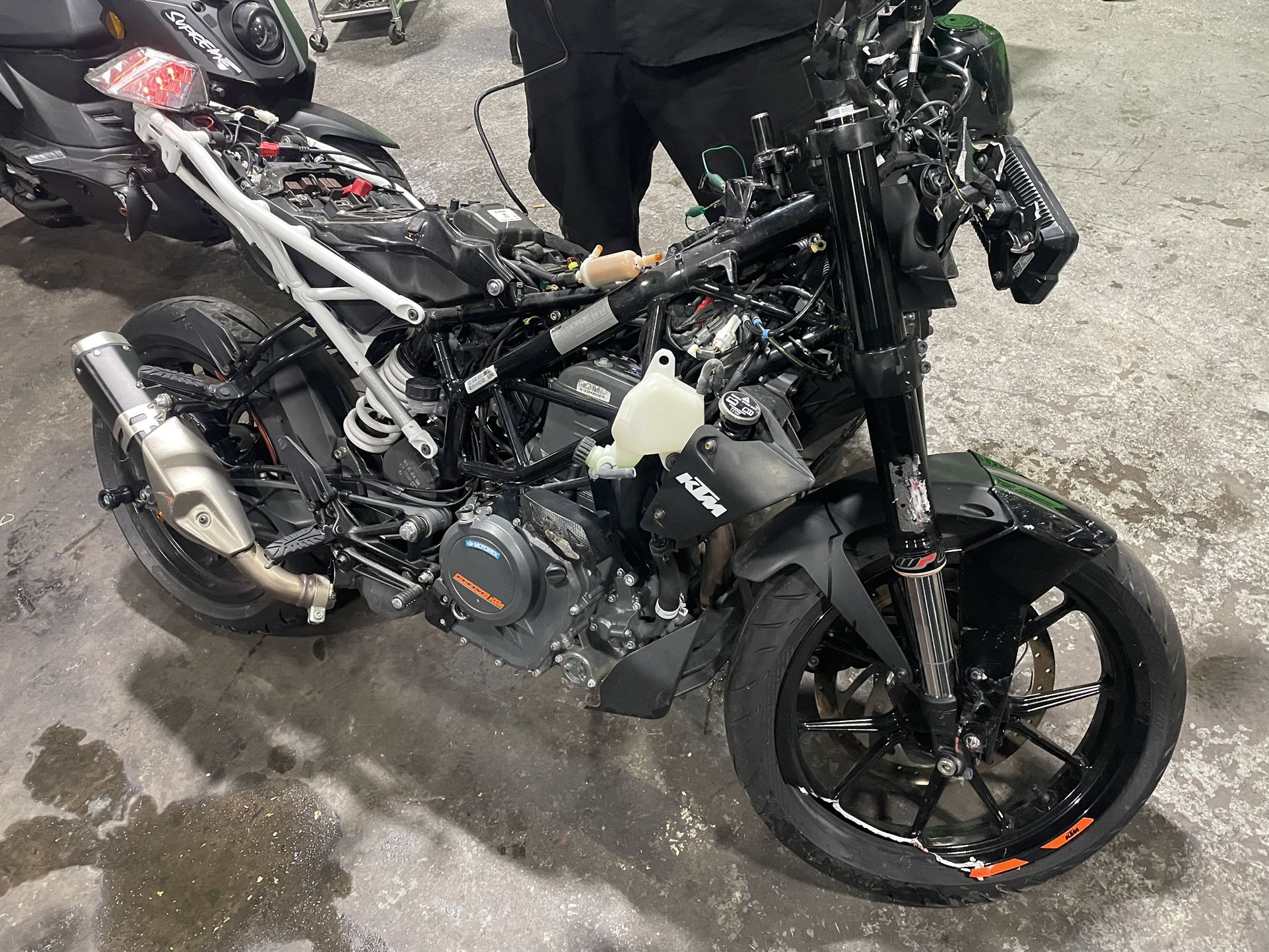 2022 KTM390 Duke Part OUT