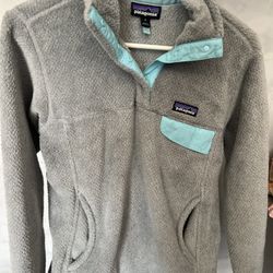 Patagonia Women’s sweater 