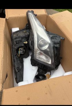 2014 Cadillac Ats OEM headlamps