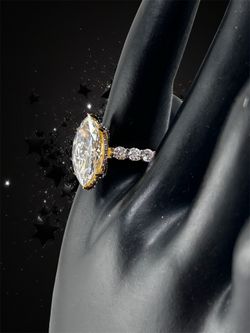 Marquise shape diamond Ring in yellow gold