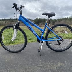 Schwinn Female Midsize Bike 