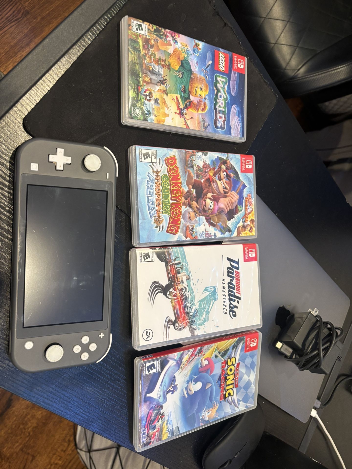Nintendo Switch Lite W/ 4 Games
