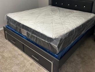 NEW MATTRESS QUEEN SIZE PLUSH WITH BOX SPRING