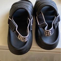 Girls’s Ugg Sandals 