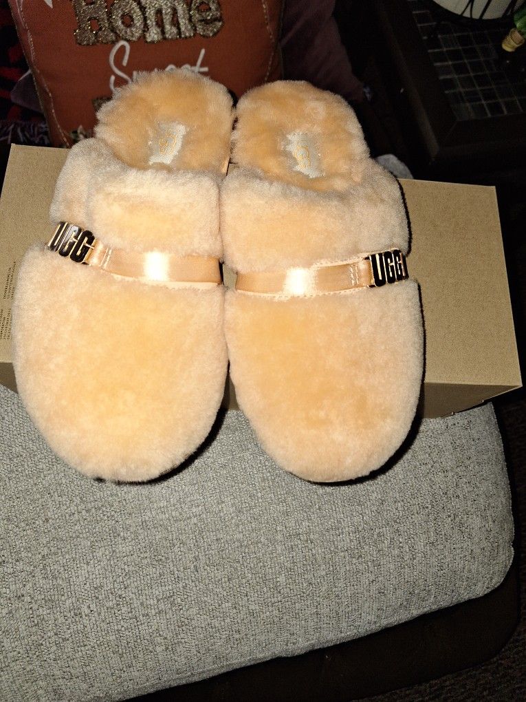Ladies Brand New UGG Slippers Size 7