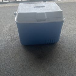 Rubbermaid Cooler