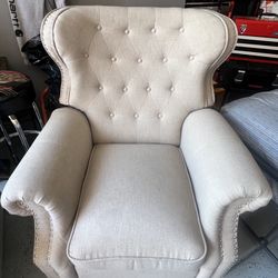 2 Beige Recliners 