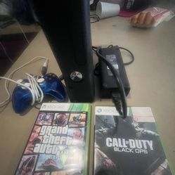Xbox 360 Slim  W Games And Control 