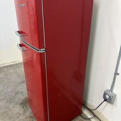 Retro-Style Fridge!  Must Go Cheap Price $75