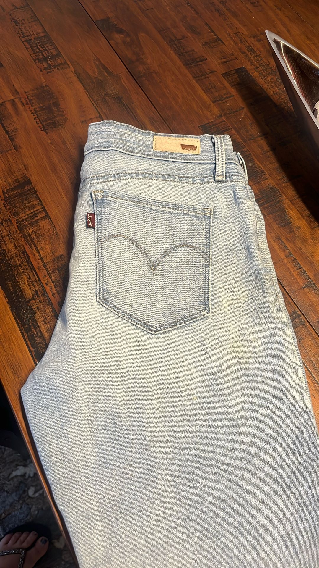 Women’s Levi’s Size 6 Never Worn 