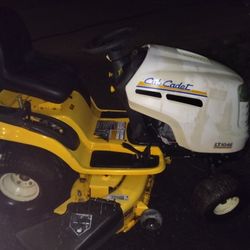 Cub Cadet Riding Lawn Mower LT1 046