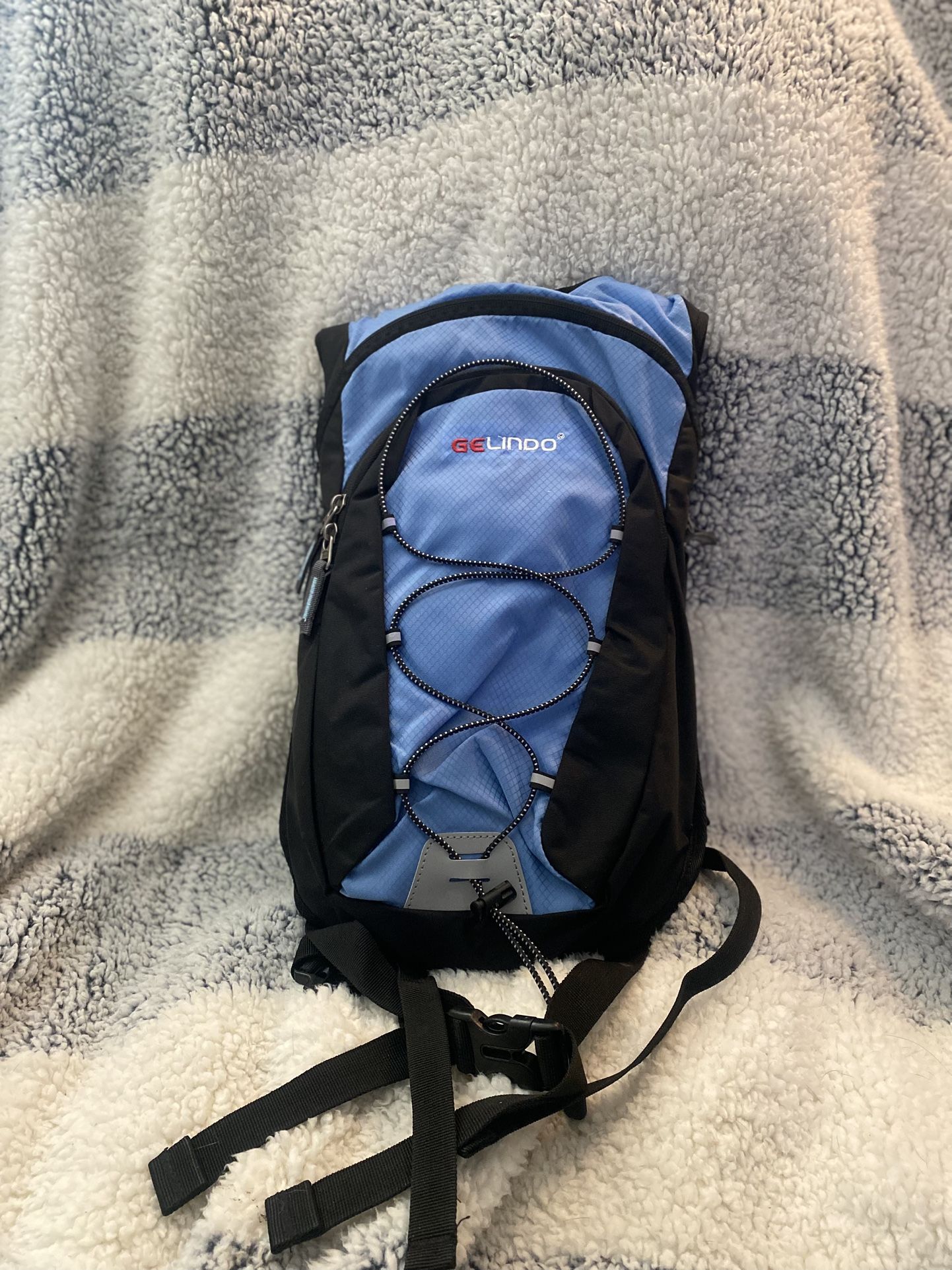 Gelindo Insulated Hydration Hiking Camping Backpack Bladder 2.5L BPA Blue NEW