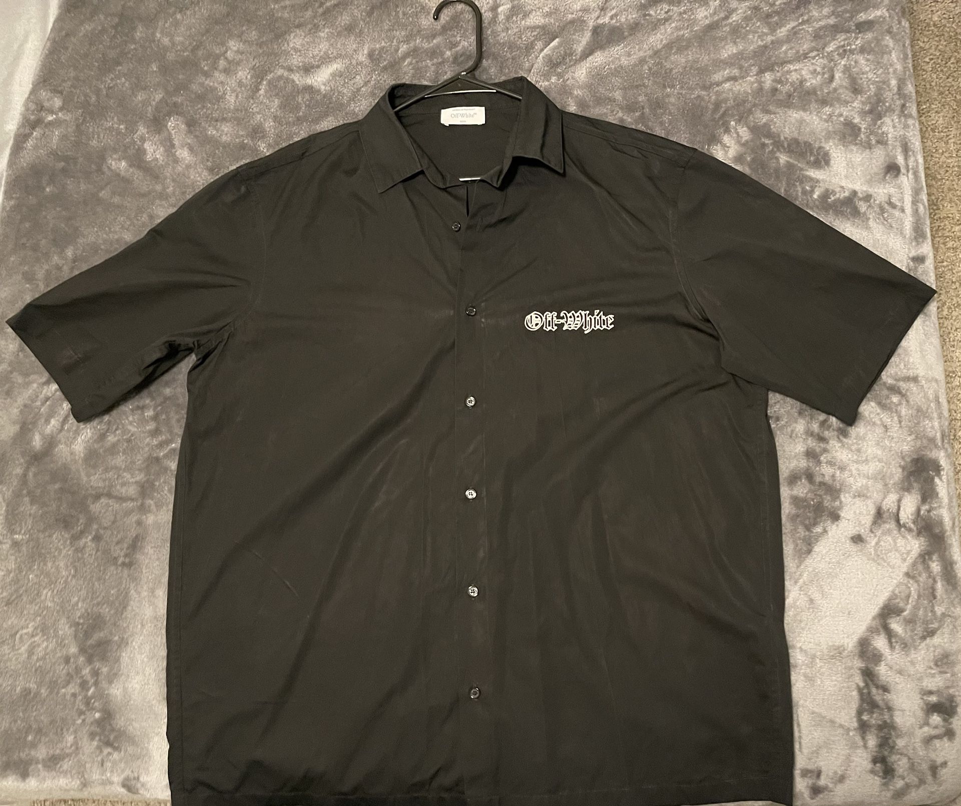 Off-White Dress Up Shirt - Short Sleeves. Size 42
