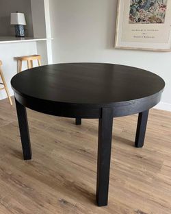 Extendable round table