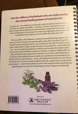 Essesntial Oil reference guide book