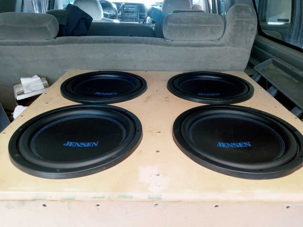 Four 12 Inch 1400 Watt Subwoofers With A 1000 Watt Amp