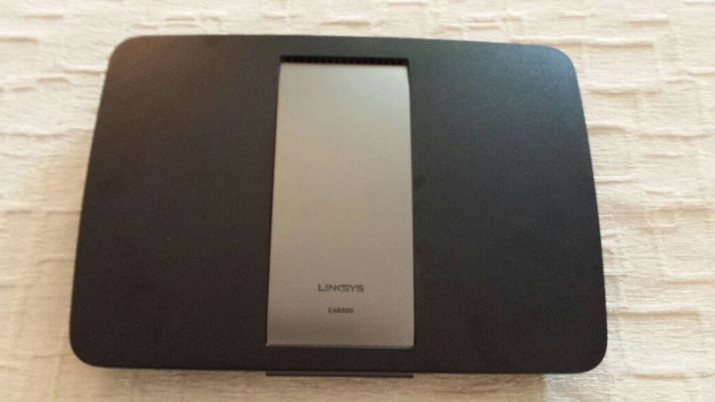 Linksys ea6500 v2 smat WiFi dual band router .