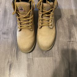 Size 10.5 $25 ….. 95%new