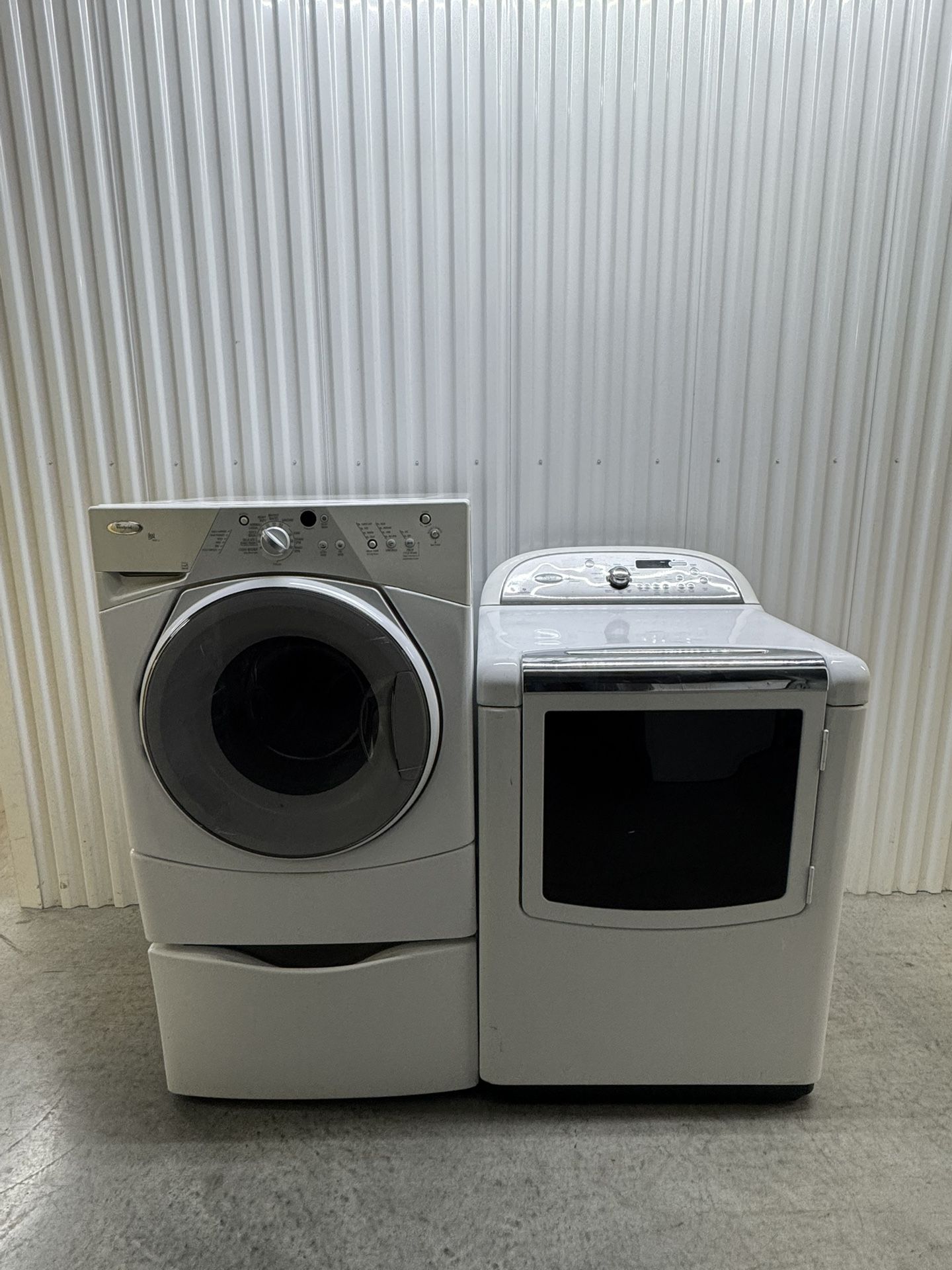 Whirlpool Washer & Electric Dryer Set