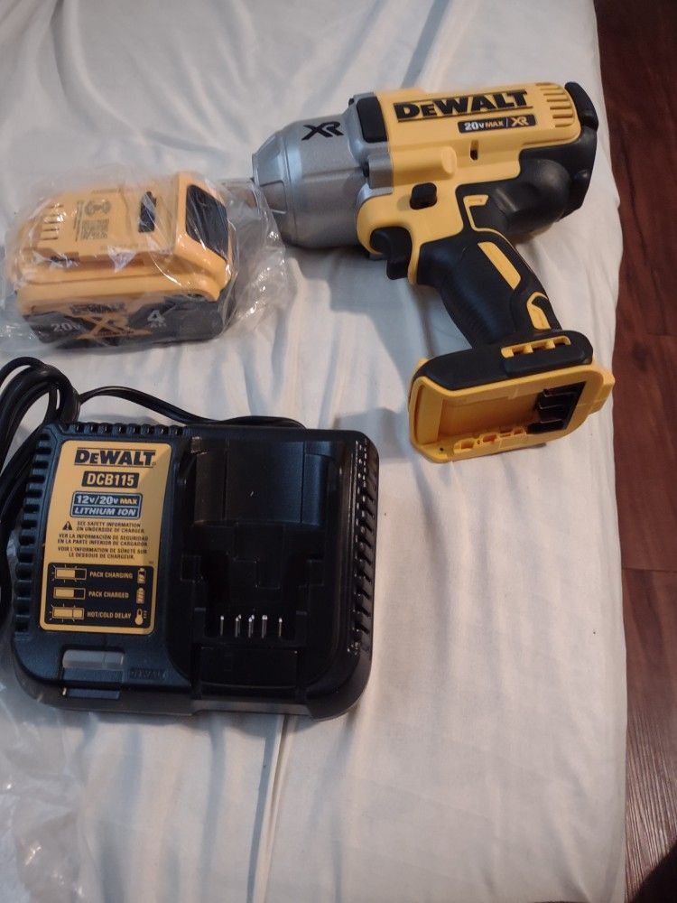 Im Selling New Gun Impact D Walt With Batery & Charger And Bag