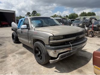 2000 CHEVY SILVERADO IN FOR PARTS!