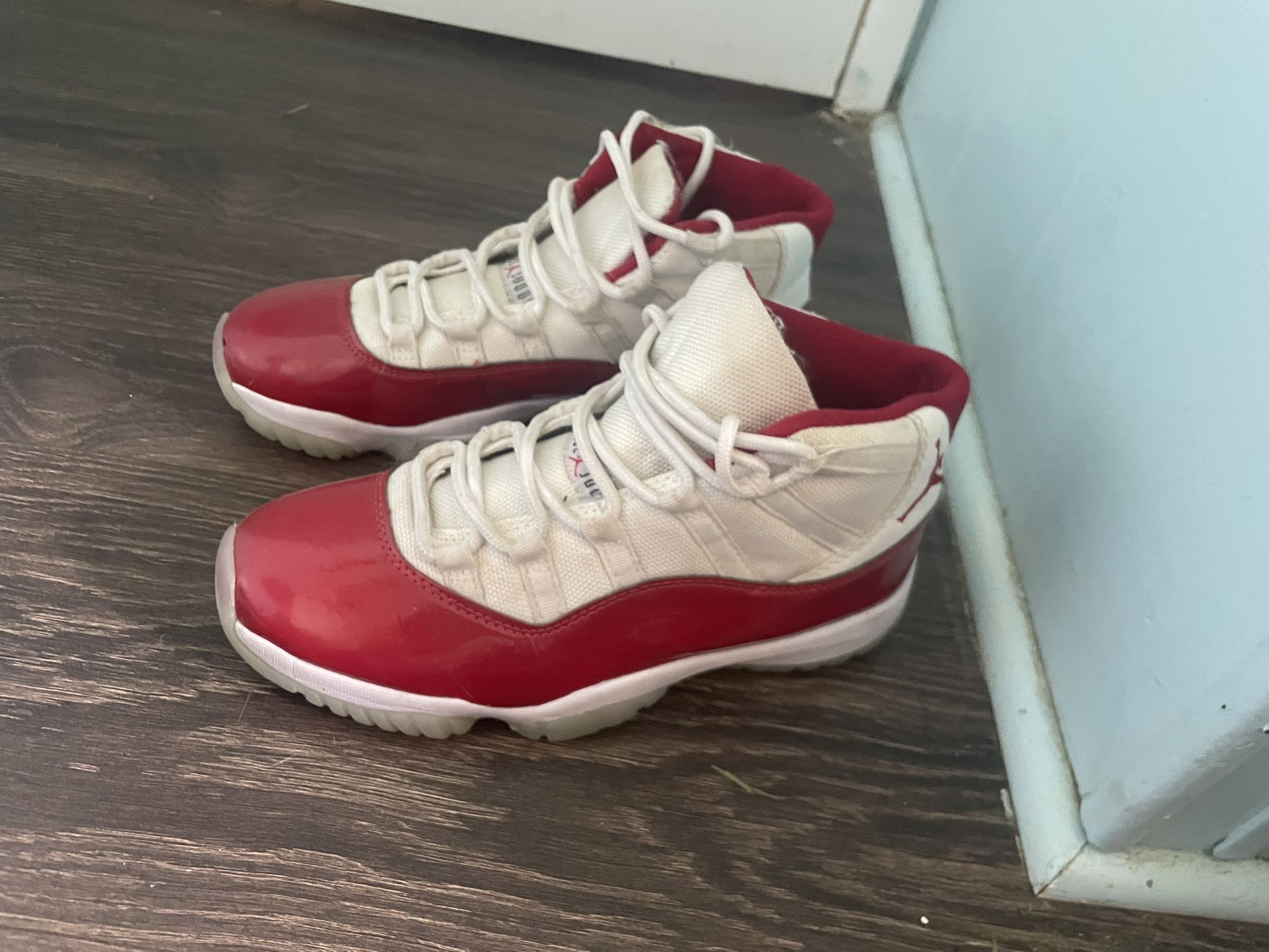 Jordan 11 Cherry Size 8