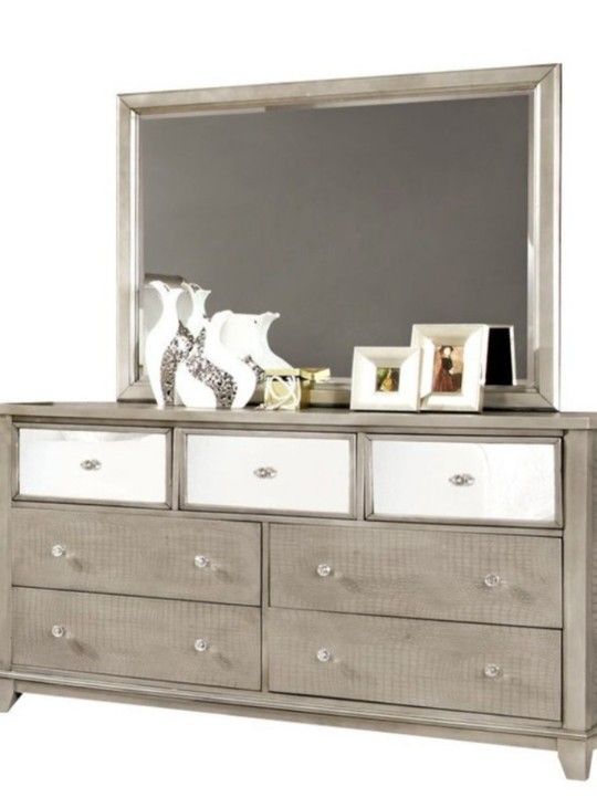 7 Drawer (3 Mirrored) With Mirror Dresser In Like New Condition 