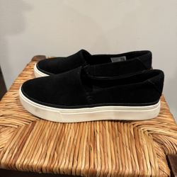 Women’s Toms Black suede Slip-On Flats size 7