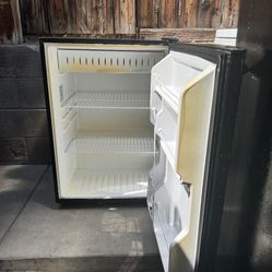 Large Refrigerator/freezer For Room 